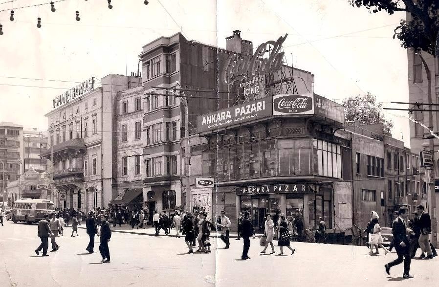 fromoldturkey's tweet image. Sene 1969, Marmara Otel inşa edilmeden önce Taksim...
İlk fotoğraf otel inşa edilmeden önce çevredeki yapıları gösteriyor.