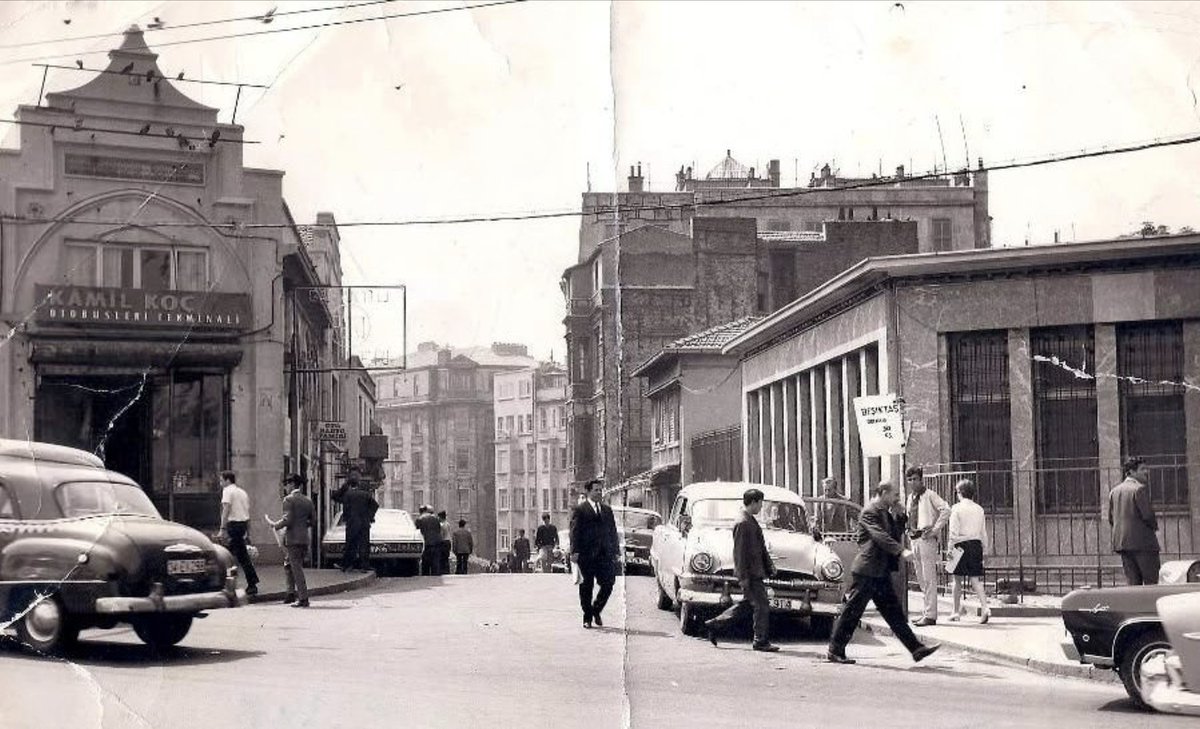 fromoldturkey's tweet image. Sene 1969, Marmara Otel inşa edilmeden önce Taksim...
İlk fotoğraf otel inşa edilmeden önce çevredeki yapıları gösteriyor.