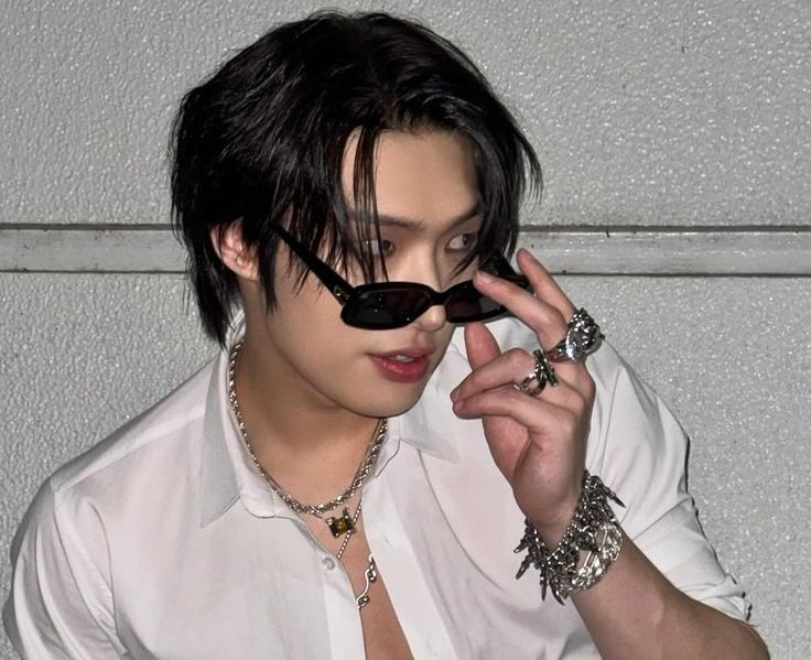 npomvtt's tweet image. 🤝❤️ Mingi do ATEEZ comentou um coração no vídeo de Bad Bunny no Super Bowl citando todos os países americanos para subverter o bordão dos Estados Unidos "God bless America" (Deus abençoe a América).