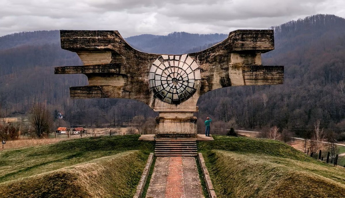 Lightning tweet media