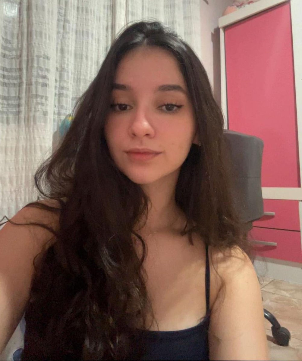 Alana Anísio, 20 anos, moradora de São Gonçalo, sonhava em cursar medicina. Estava focada nos estudos, não queria namoro. Segundo as informações, ela foi vítima de uma tentativa de feminicídio praticada por um homem que não teria respeitado seus limites. Estou sem palavras diante