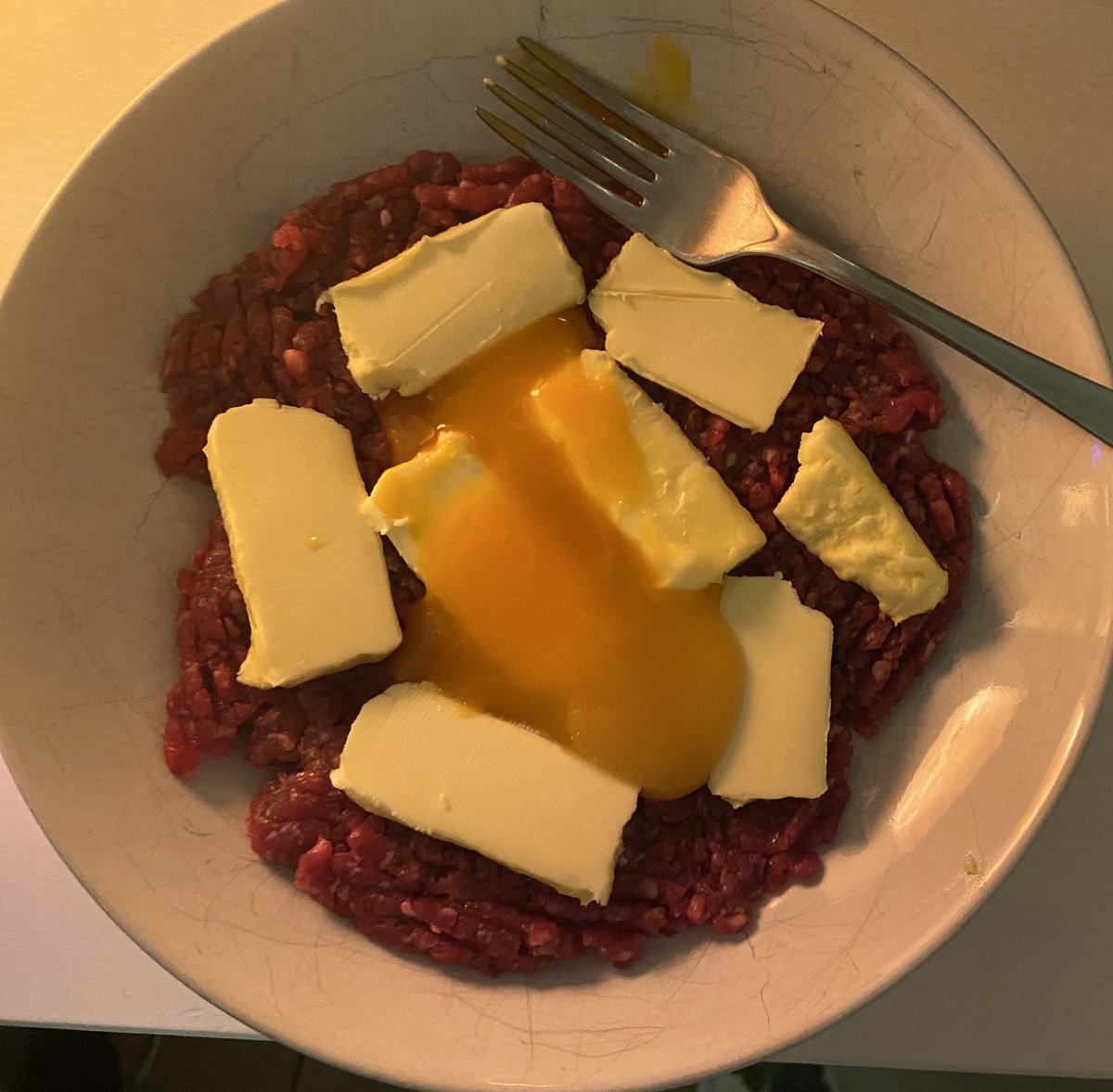 lennartprimal's tweet photo. Peak meal:

• Raw beef
• Raw butter
• Raw Yolks https://t.co/4vuSPj6O4P