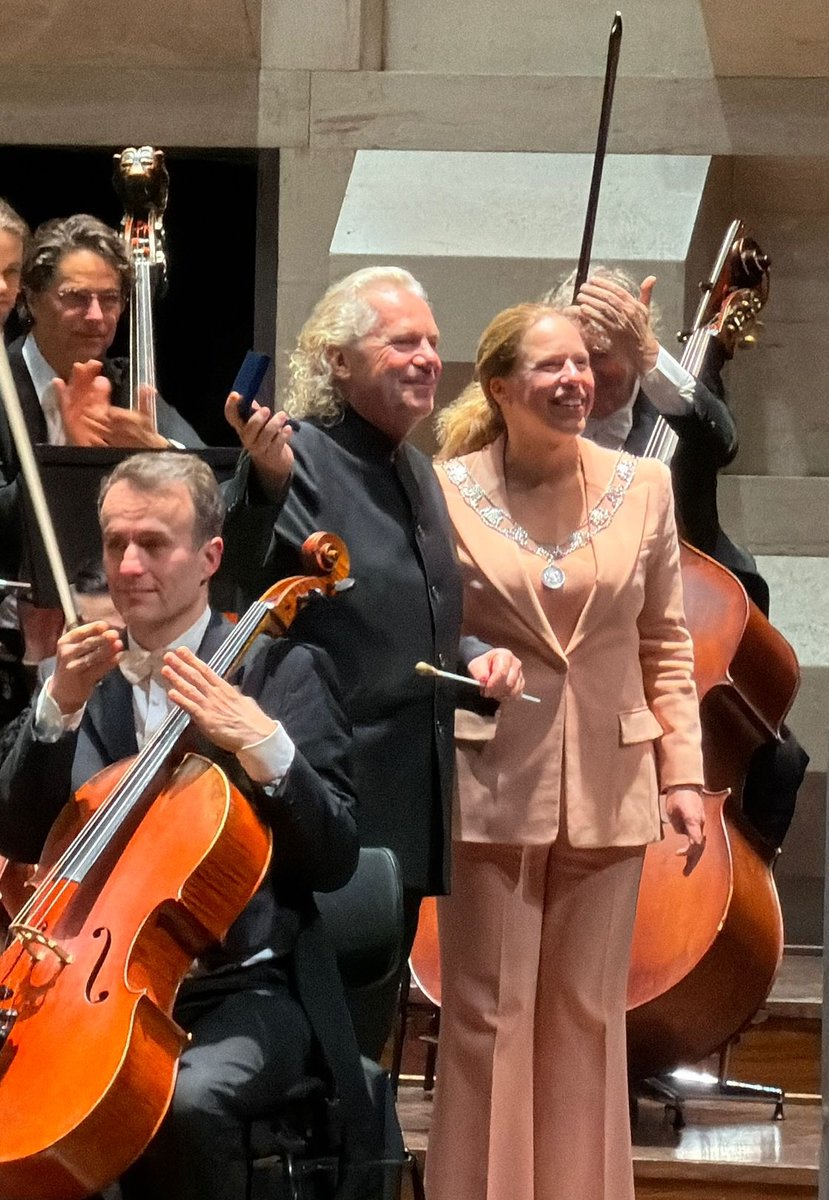 conradvanalphen's tweet photo. LIVE NOW! Broadcast Van Alphen conducting Shostakovich's Tenth from Saarbrücken on ARD - https://t.co/TrzVIeFunU https://t.co/mqX1RKz2Xl