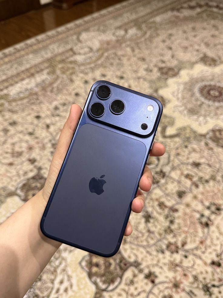 Hey <a href="/grok/">Grok</a> in 48hours pick one of my followers that comment on this post to win this iPhone 17. 

Must Like + Retweet to win. Goodluck 📱🤍