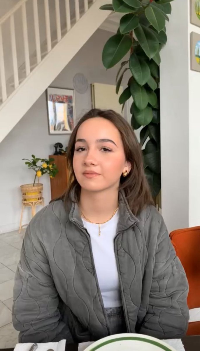 MRF_Queens's tweet photo. Voici Melina, 18 ans c'est la pote d'un abonné. 😍 

Il veut que vous soyez sans limites, carte blanche en commentaire. 😈 

#Pote #Proches #Entourage https://t.co/YLUPLuudNC