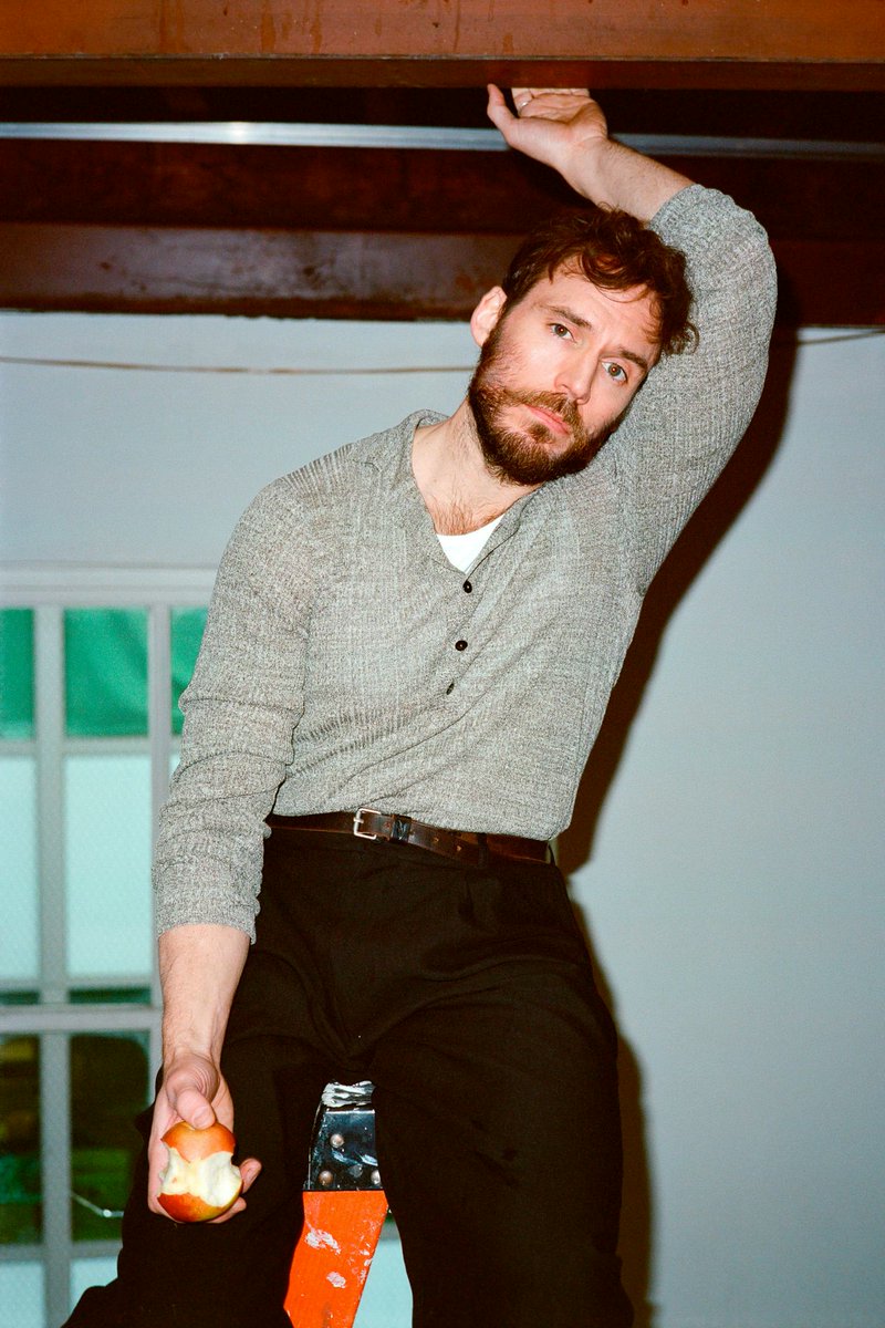 SamClaflinBR's tweet photo. Novo photoshoot de Sam Claflin para 'Bustle' https://t.co/9OLL3afj9K