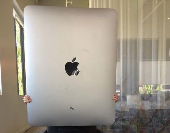 قلت اني بترك الجوال عشان يخف الصداع 

رحت مسكت الايباد