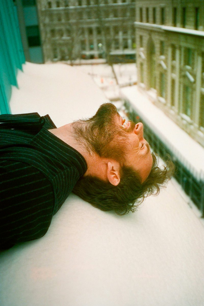 SamClaflinBR's tweet photo. Sam Claflin fotografado por  Luisa Opalesky para a 'Bustle' https://t.co/Sjrelb2clO
