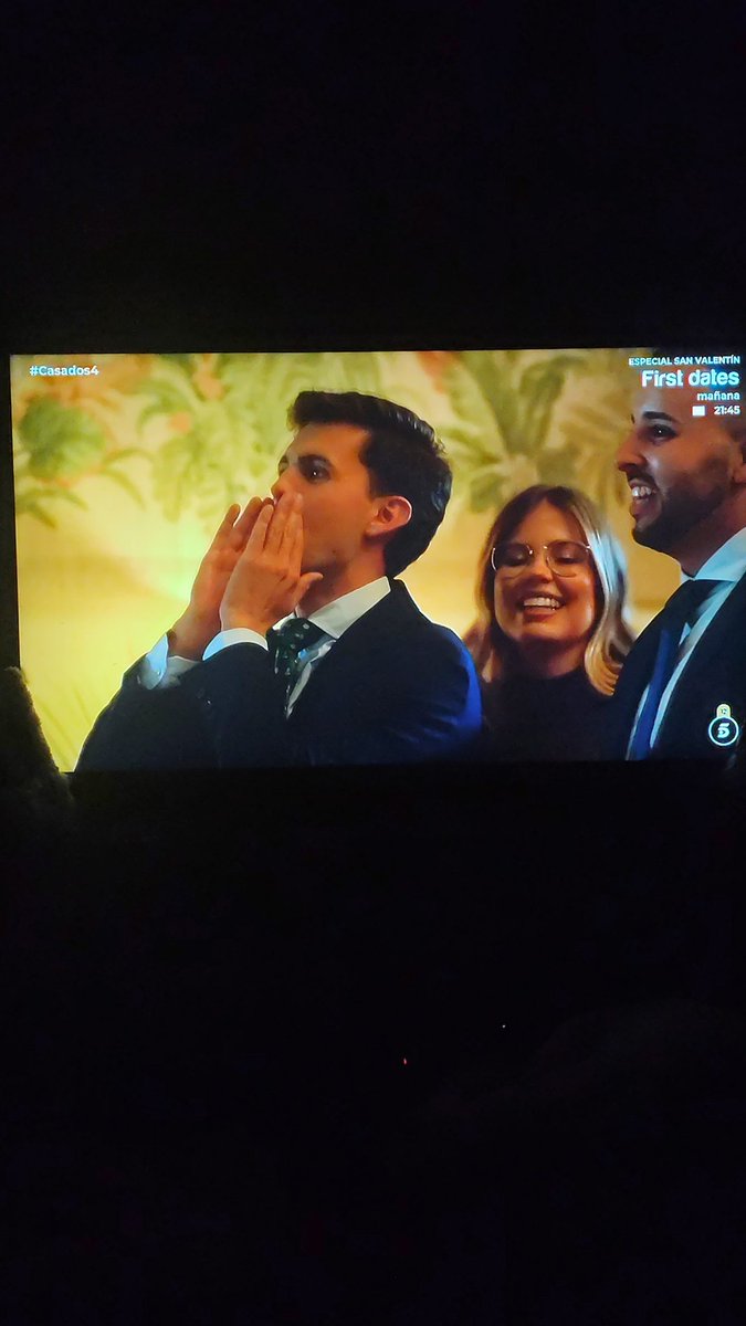 iamascoti's tweet photo. #casados4 más subnormales y no nacen, los amiguitos de él,anda que Borja es super guapo😒😒 Luciana tiene una cara bien mona https://t.co/ZlC2rpbLHu