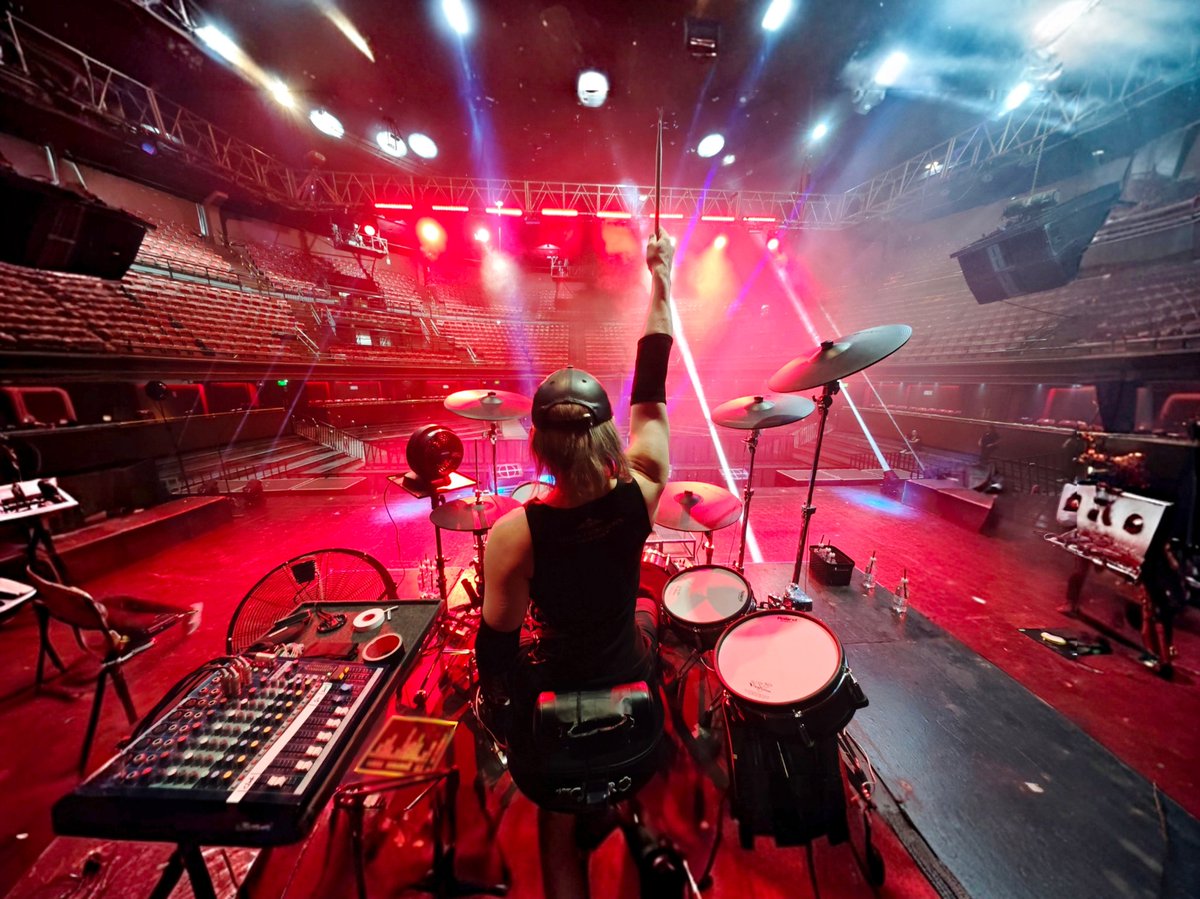 HIDEHIRO_drums's tweet image. いよいよチリでの本番です‼️🇨🇱
特大の「気愛」届けてきます‼️🥁🔥
#GACKT #YFCz