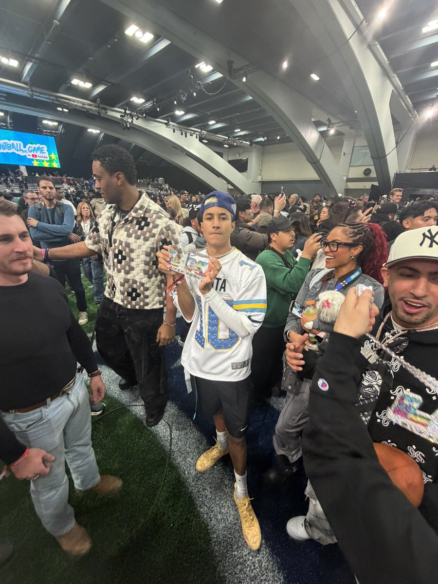 tota_ofc's tweet photo. NFL 🔥 https://t.co/Ifyh122JCQ