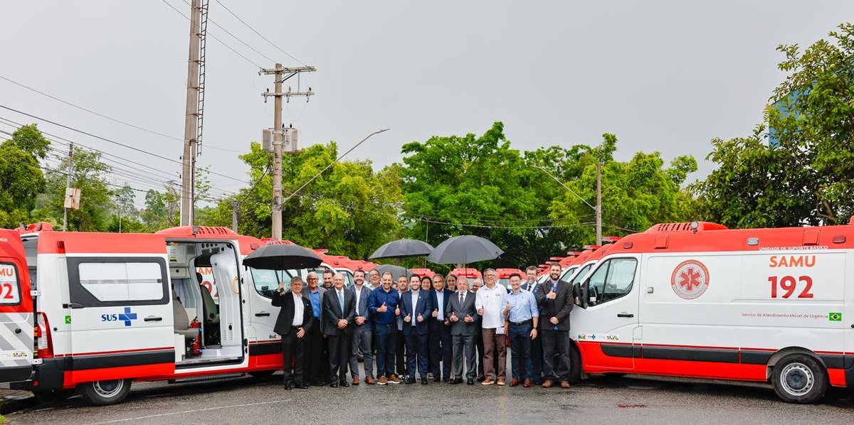 LulaOficial's tweet image. 🔹 34 novas ambulâncias do SAMU entregues para os municípios do grande ABC

🔹 Entrega de equipamentos para a Atenção Primária de Mauá

🔹 Assinatura da ordem de serviço para a construção de uma nova policlínica e uma UBS em Mauá

🔹 Carreta do Agora Tem Especialistas realizando…