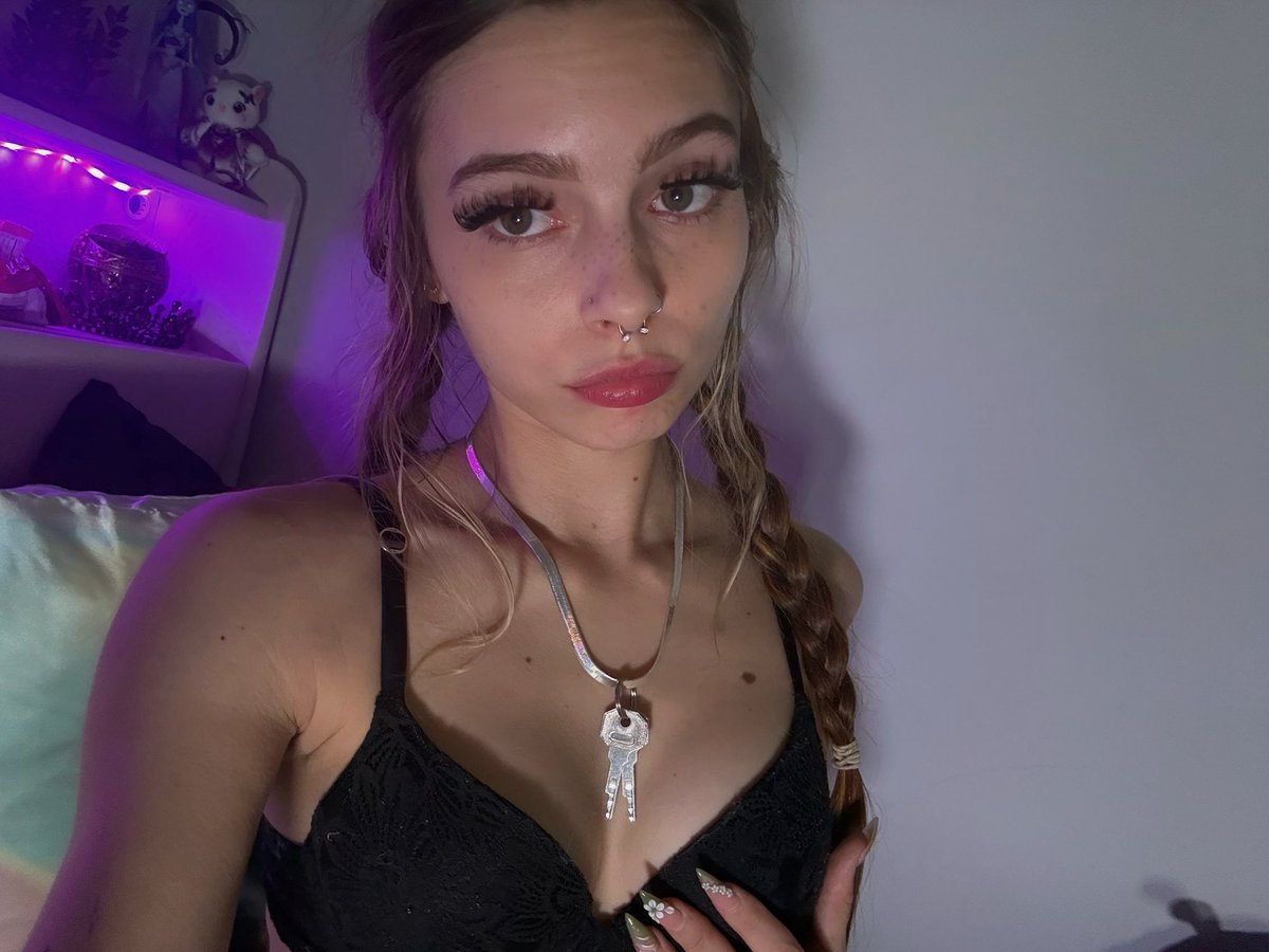 can i wear ur freedom around my neck?