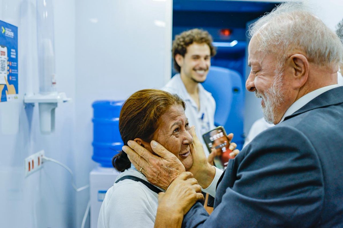 LulaOficial's tweet image. 🔹 34 novas ambulâncias do SAMU entregues para os municípios do grande ABC

🔹 Entrega de equipamentos para a Atenção Primária de Mauá

🔹 Assinatura da ordem de serviço para a construção de uma nova policlínica e uma UBS em Mauá

🔹 Carreta do Agora Tem Especialistas realizando…