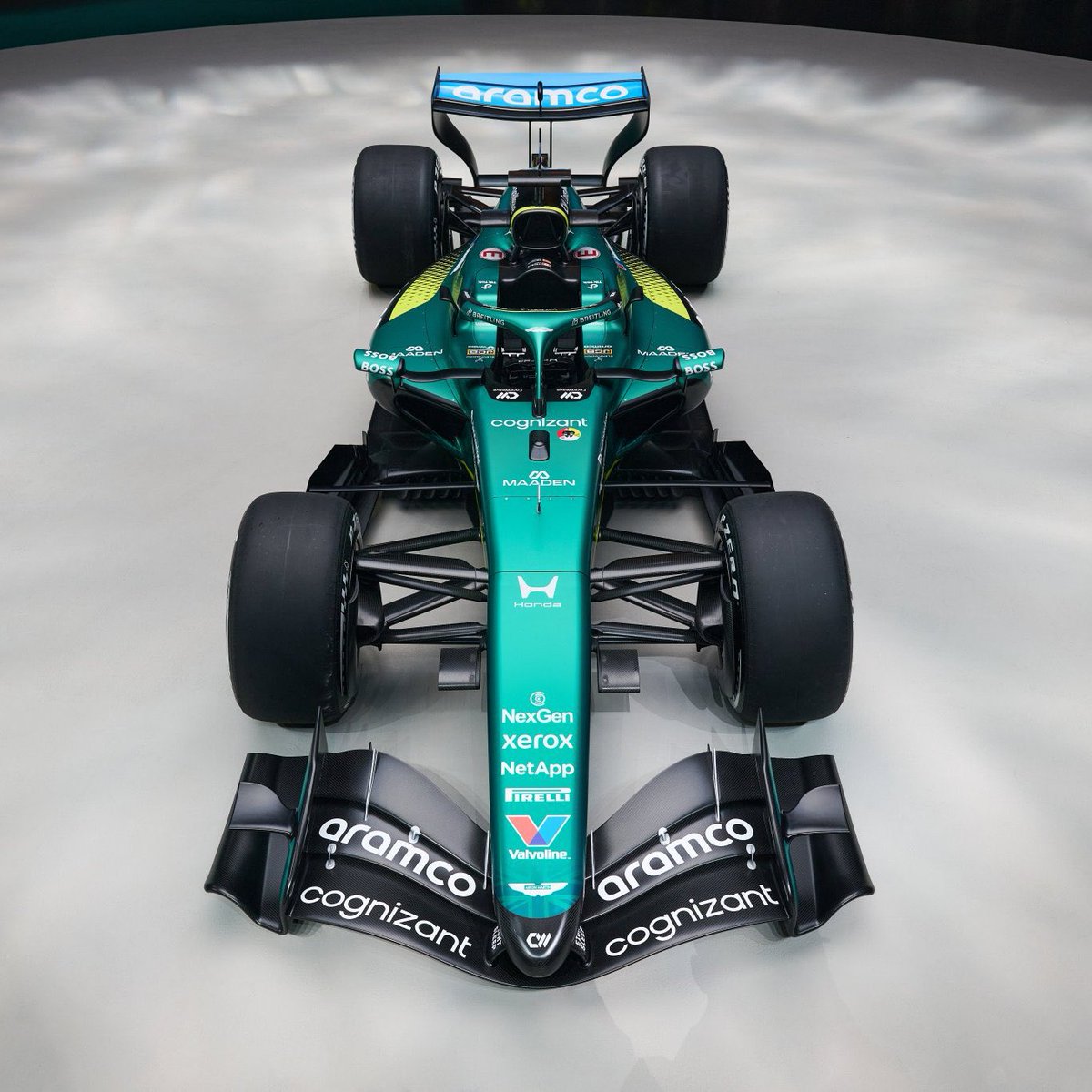 eman_murra's tweet image. The New #AstonMartin is here !! #Alonso #Stroll #Newey #F1