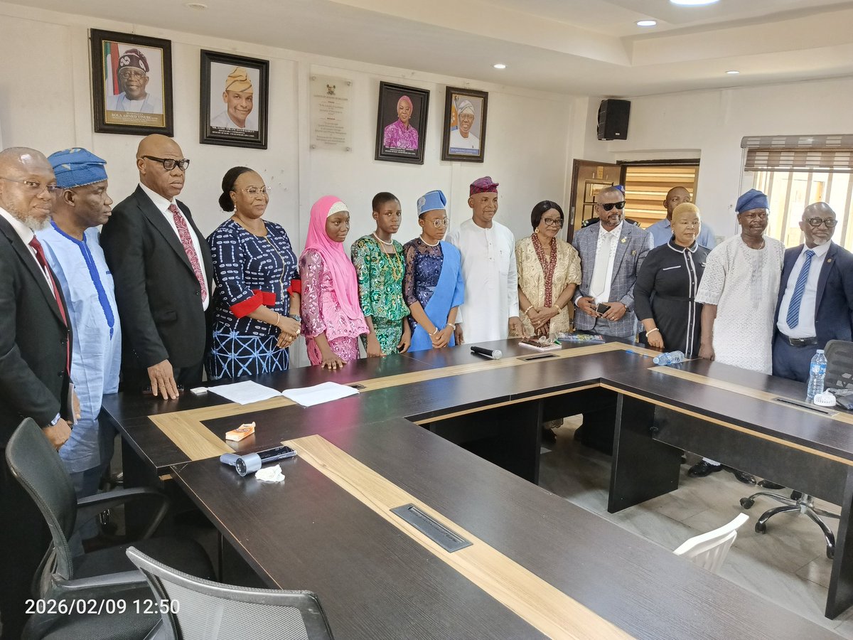 Tescom_Lagos's tweet photo. The Chairman TESCOM @ a reception for winner and runner up of the 2025 Spelling Bee Competition  which produced the "One Day Governor", Miss Esther Etiyeyemonu of Lagos State Model College, Igbokuta and the "Deputy Governor" Miss Awoyemi Dorcas of Ikosi High School , Ketu today https://t.co/VWXxErG0uz