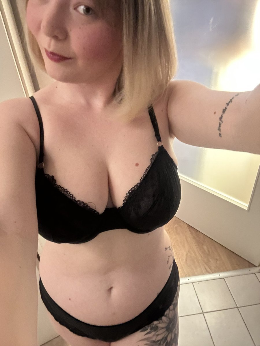 Jól all a fekete ?? 😘😘😘