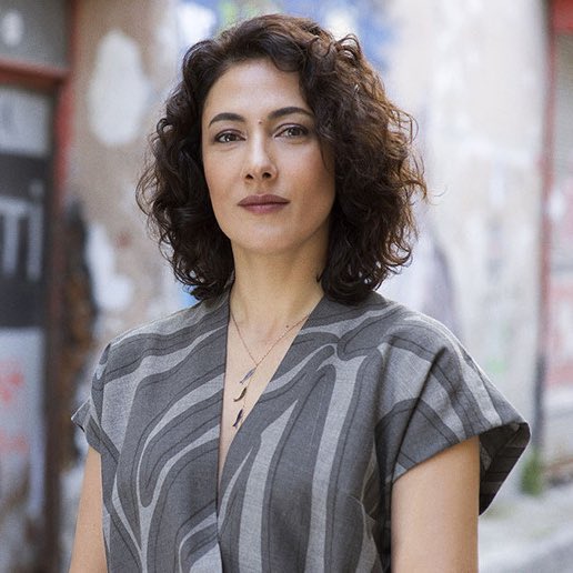 Meltem Cumbul, akademik unvanı olmamasına rağmen Bahçeşehir Üniversitesi'nde Sahne Sanatları Bölüm Başkanı olarak atandı, gelen tepkilerin ardından ise akademik kadroya dahil edildi.