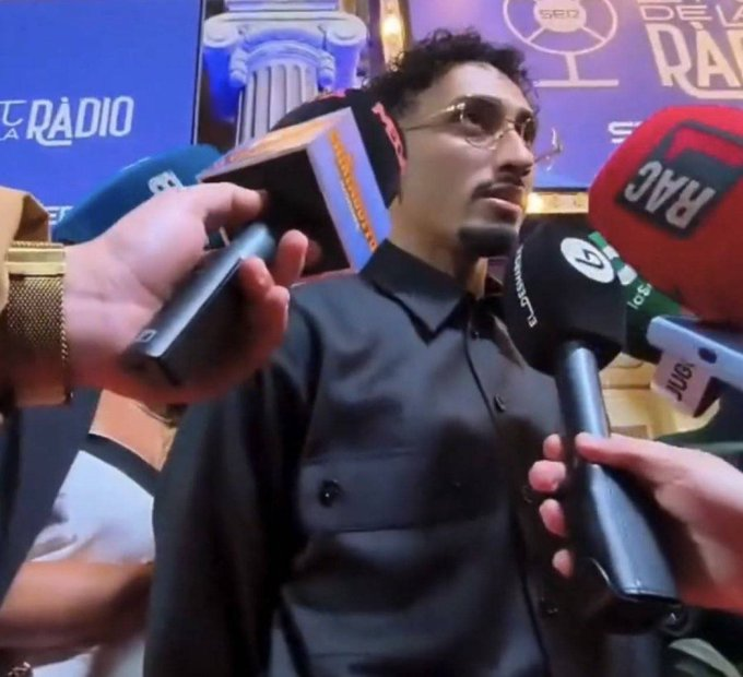 رافينيا: "إصابة؟ هناك احتمال أن أتعافى في الوقت المناسب لمباراة الخميس ضد أتلتيكو، لكنني لست متأكدًا تمامًا بعد. الأمر يعتمد على مدى تقدمي في التعافي." 