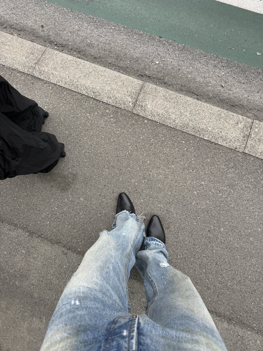 ———-+ tweet media