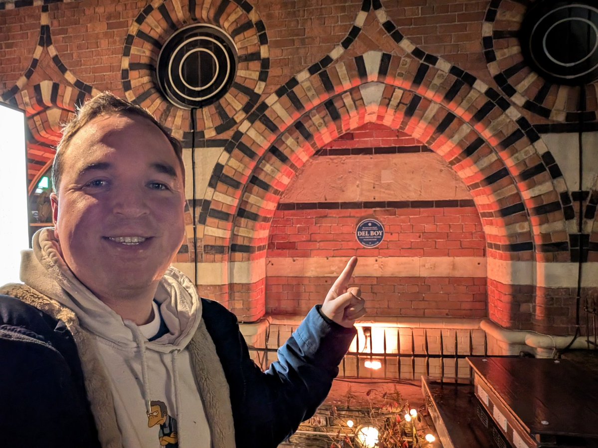 "Nice and cool, you know what I mean"

The Granary Club in Bristol was the setting for the iconic Only Fools and Horses scene in 1989 where Del Boy falls through the bar 🍹