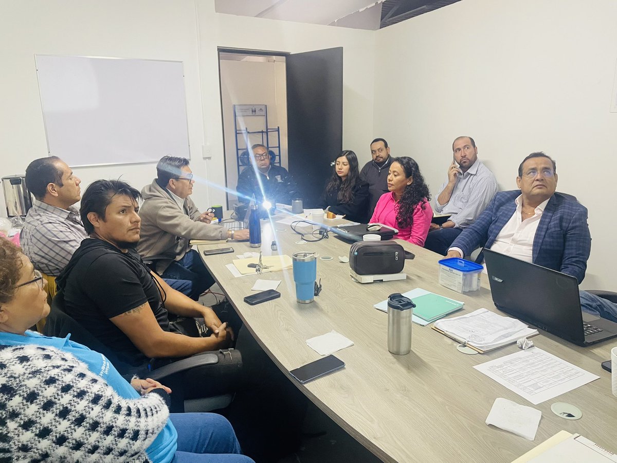 En reunión con delegados regionales y compañeros del Departamento de Planeación y las áreas de la Comisión de Pesca 🐟📊, seguimos alineando estrategias 🤝 para fortalecer el trabajo y los resultados en cada región. #MichoacánEsMejor