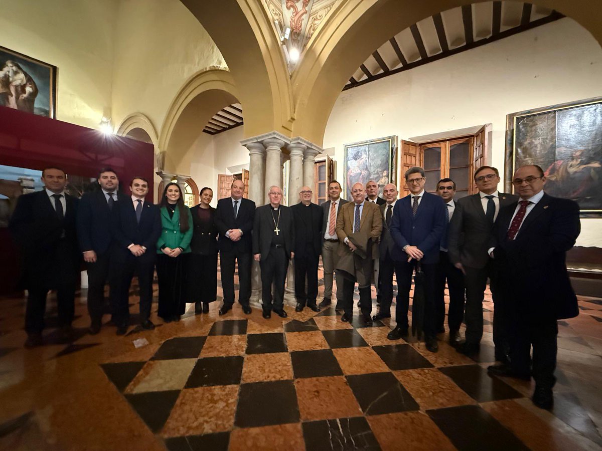 ArzobispoSaiz's tweet photo. Encuentro con las nuevas Juntas de Gobierno de las Hermandades de La Paz, @HermandadPaz, y Jesús Despojado, @Jesus_Despojado, de #Sevilla. Nuevas ideas, nuevos proyectos, nuevas esperanzas. https://t.co/MMBSoIICHQ