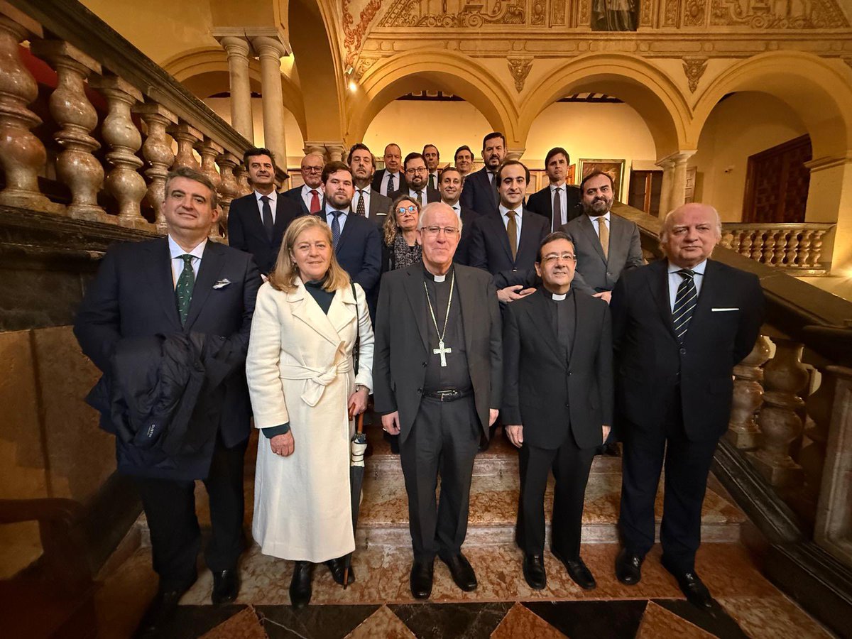 ArzobispoSaiz's tweet photo. Encuentro con las nuevas Juntas de Gobierno de las Hermandades de La Paz, @HermandadPaz, y Jesús Despojado, @Jesus_Despojado, de #Sevilla. Nuevas ideas, nuevos proyectos, nuevas esperanzas. https://t.co/MMBSoIICHQ