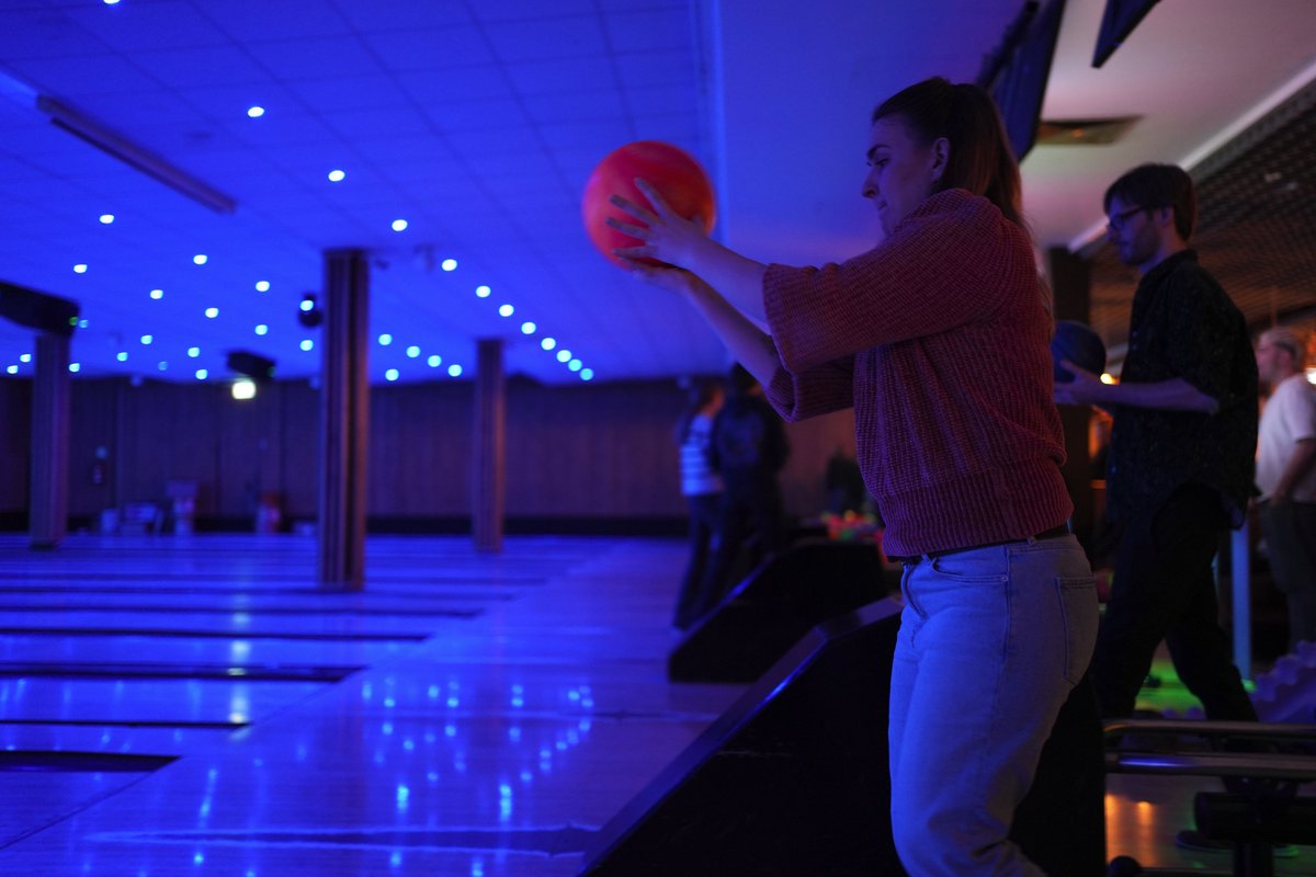 RBTV_Koeln's tweet photo. Unser Community Bowling Abend war ein Volltreffer! 🎳

Tolle Leute, viel Gelächter und eine richtig schöne gemeinsame Zeit.
Danke an alle, die dabei waren.
Genau dafür lieben wir unsere Community!

Wiederschaun!
Reingehaun!

#rbtv #rocketbeans #bohnenliebe #Community #cgnbeans https://t.co/sekfGR2113