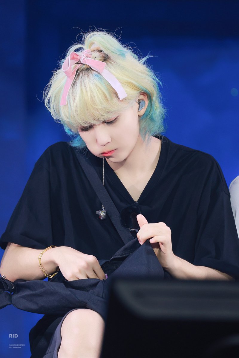 503rd day of military service is over~ good job jeonghan 🫳🫳 have