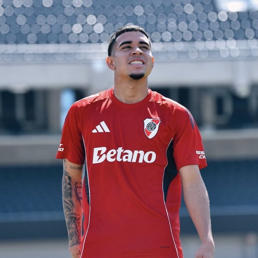 lauti_rioss's tweet photo. Tan mal esta Kendry Páez? Lo pregunto seriamente eh

Si le falta tanto reacondicionamiento físico, que le falta a los demás que juegan durante los 90 y son horribles?
Larguen al ecuatoriano a la cancha y que sea lo que sea, peor que Galoppo/Galarza/etc no creo que sea. https://t.co/rXciw0vWio
