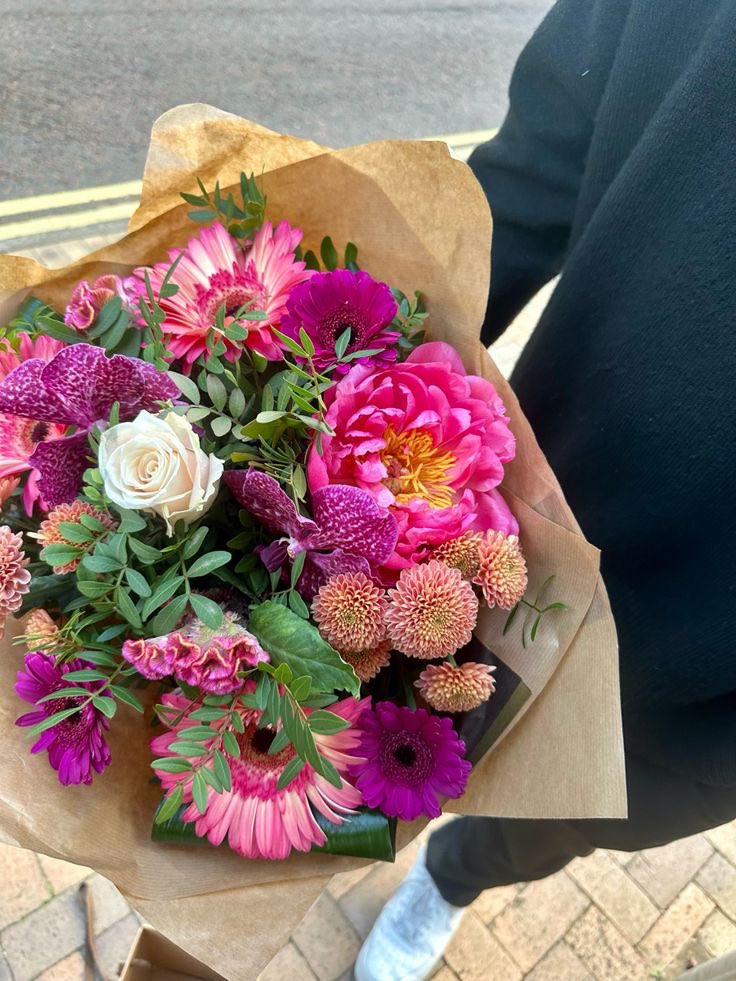 Un bouquet de fleur avec différents variétés et couleur juste waw