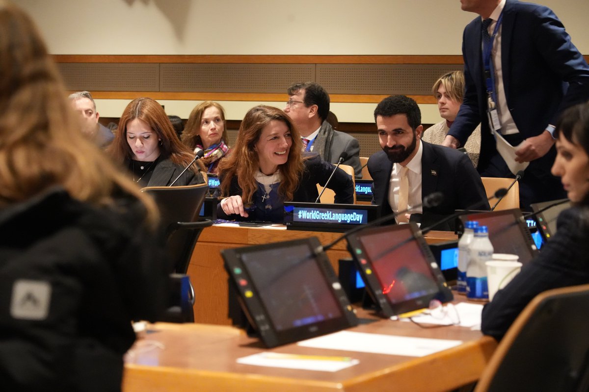 UNDGACM_EN's tweet photo. ✨Celebrating the first-ever @UNESCO #GreekLanguageDay (9 Feb)! 🇬🇷🇺🇳
At #UNHQ, USG Movses Abelian joined @GRUN_NY to reflect on the 4,000 year oral tradition of the Greek language + its timeless significance for global dialogue & #multilingualism. 📸👇 https://t.co/eeaiMZ6Pa3