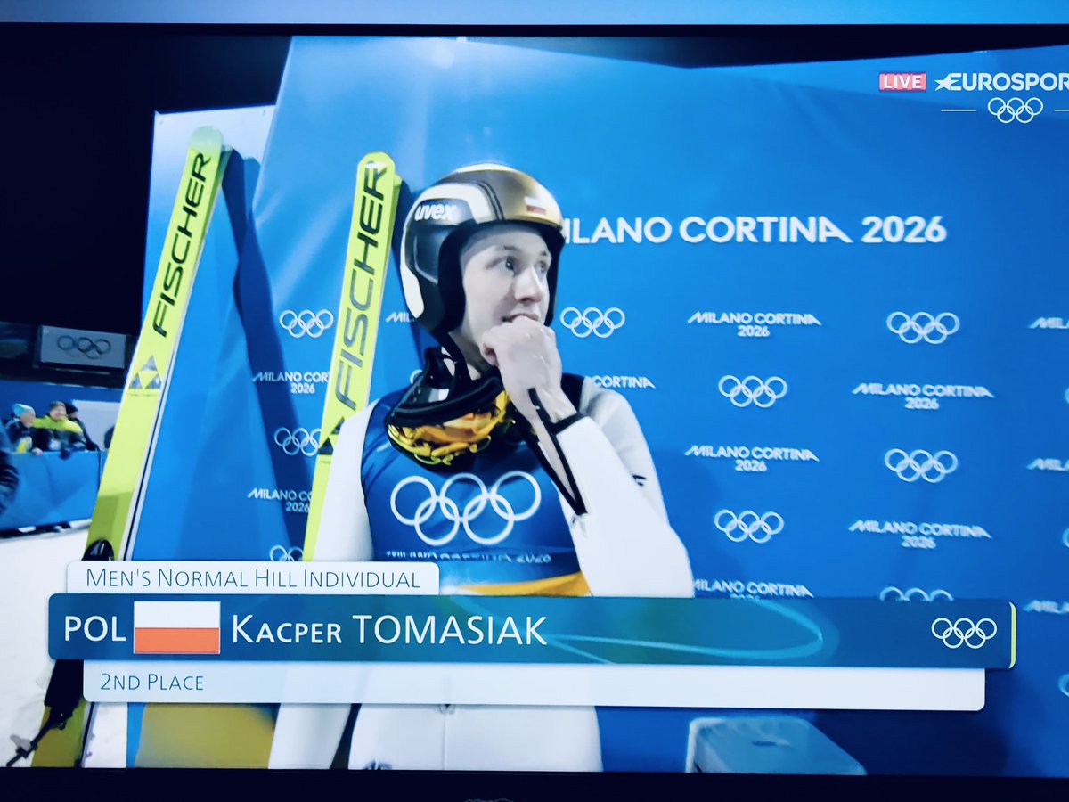 JPaszewski's tweet photo. Srebrny medal olimpijski Kacpra Tomasiaka‼️#skijumping na skoczni normalnej #igrzyska https://t.co/mVMBhMtD9g