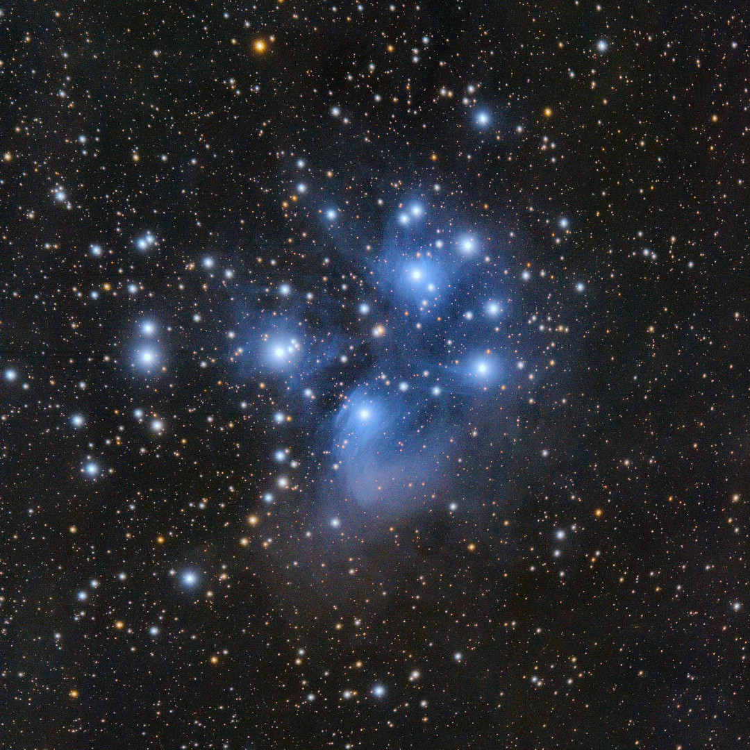 The Pleiades, or the Seven Sisters, is the most famous open star cluster. Star clusters are groups of stars that formed in the same gas cloud and drift through space together. How many stars can you see with the naked eye in the Pleiades? (📸 Nico Carver)