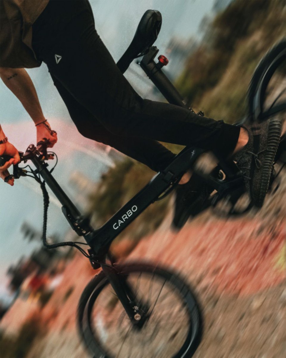 Lightweight carbon frame, zero drag on your day. Ride fast. Ride smart. ⚡️ 

#ridecarbo #carbo #carboelectricbike #ebike #foldingebike #lightweightebike