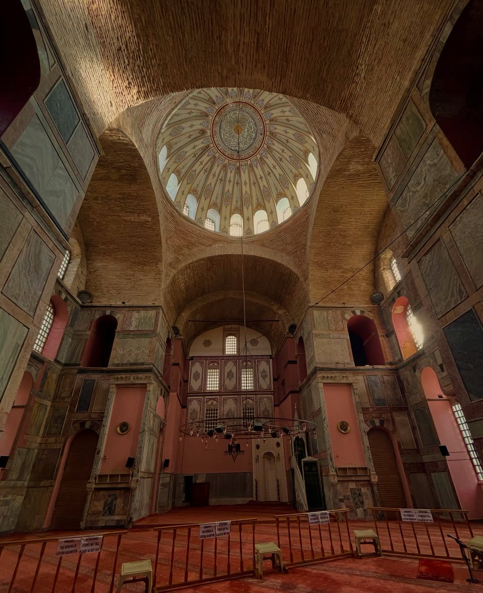 Nazik olacağız, 
kimseyle yarışmayacağız, 
kin tutmayacağız. 
Allah'ın bize taktir ettiği yolda 
usul usul ilerleyeceğiz 🍂☘

~
~

Kalenderhane cami 📸🍂