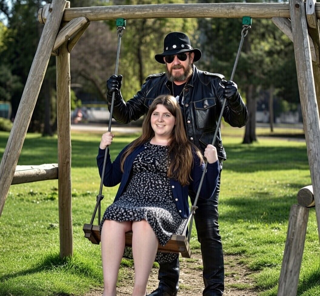 vectrexFC's tweet photo. @kiwistrawb33 

Lemmy from Motörhead is your Dad, and you’ve been hiding this from the world? https://t.co/R4co3U4mzP