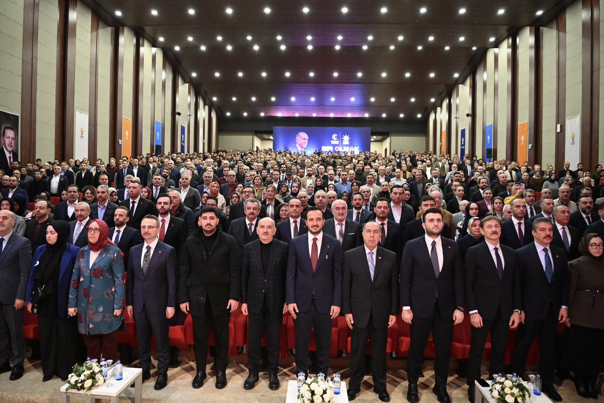AK Parti İstanbul İl Başkanlığımızın düzenlediği “İstanbul’da Bir Olmak Ruhumuzda Var” buluşmasında teşkilatımızla bir araya geldik 

İl Başkanımız Sayın <a href="/abdullahozdemir/">Abdullah Özdemir</a>’in çalışmalarına dair sunumlarını dinledik, İstanbul için yol haritamızı güçlendirdik 

Birlikte çalışacak,