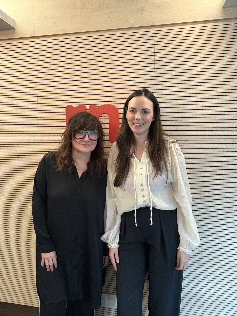 Mi cara grita que necesito dormir más, pero el grito de haber entrevistado a Isabel Coixet es más fuerte.

Por cierto, su película es dolorosa, pero está llena de belleza. ✨✨