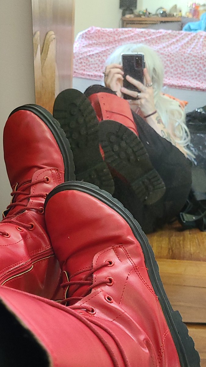 I'm a little bit vicious.
That's why you love me.

Findom paypig boot fetish