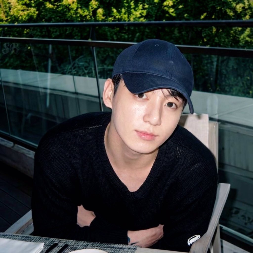 thvjkmon's tweet image. he’s so boyfriend coded