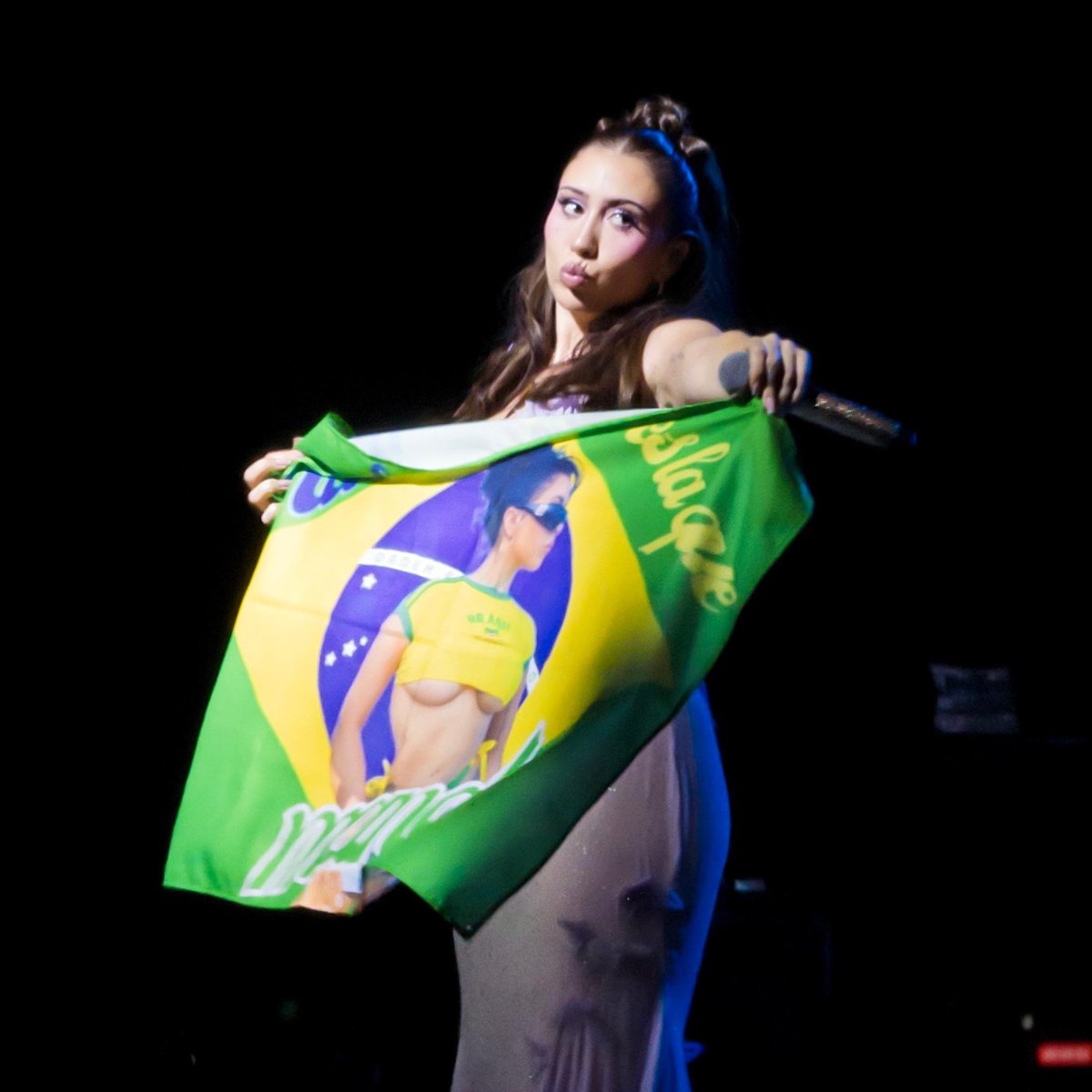 kaliuchisbrasil's tweet photo. CARIOCA! Kali Uchis está no Rio de Janeiro 🇧🇷 https://t.co/QEmn5w4B68