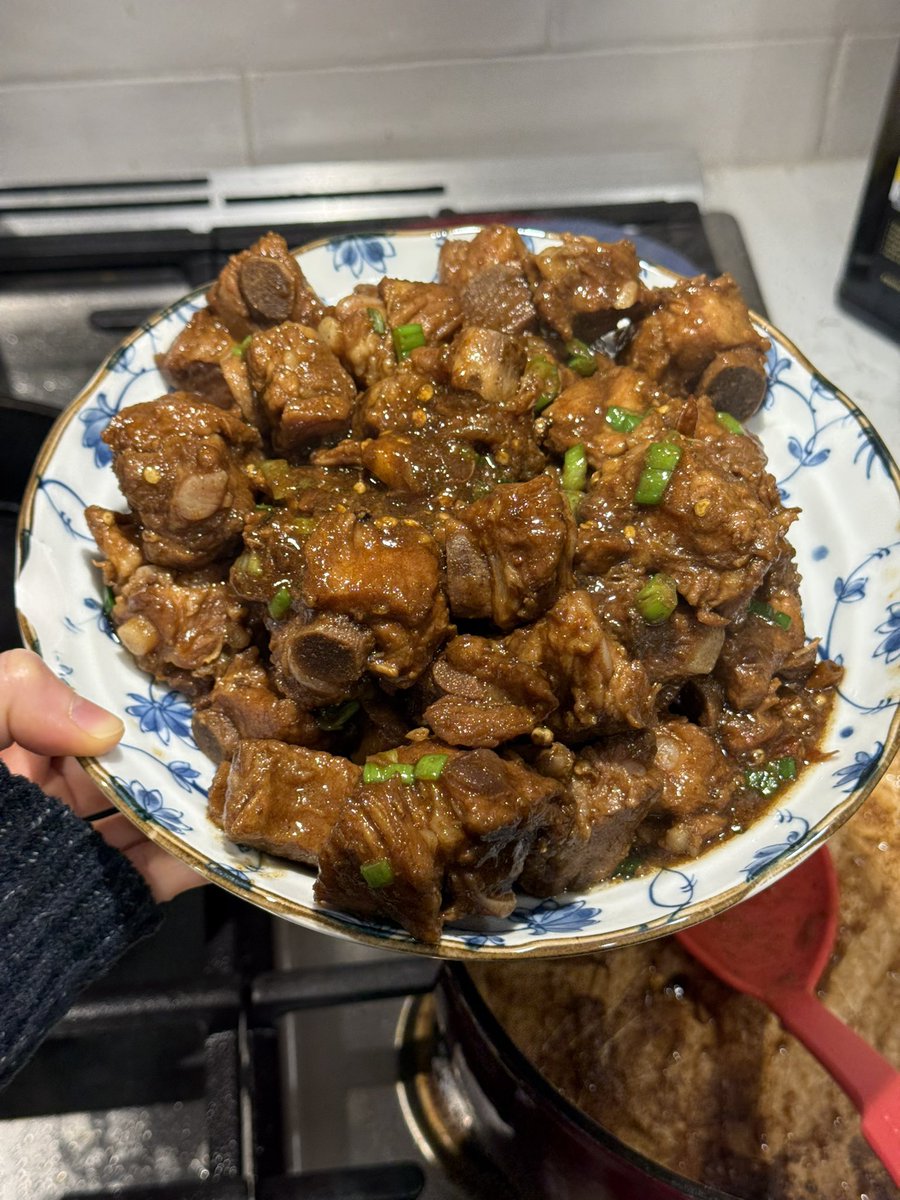 toeballheel's tweet photo. 论我是如何在美国这种美食荒漠给自己吃成个胖子的，都怪自己太争气

本想着瘦个五斤十斤的我就可以约绳约实践玩一下，结果瘦四斤胖四斤瘦两斤胖两斤💀 https://t.co/6eXrCPp0Ya