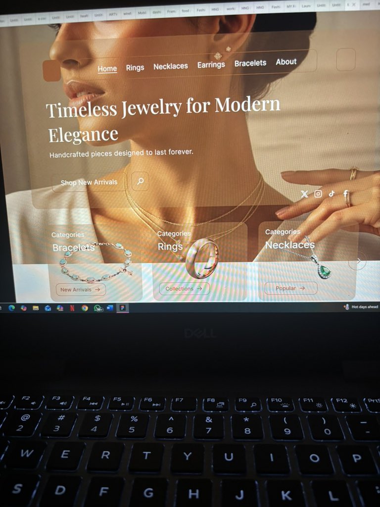 Mharceey's tweet photo. It’s been a while here, e-commerce landing page in progress https://t.co/6DBTjAANHA