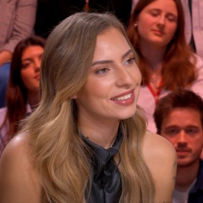 jssrbr's tweet image. Léa Doffey sous les lumières de Quotidien 💅🏼 #StarAcademy