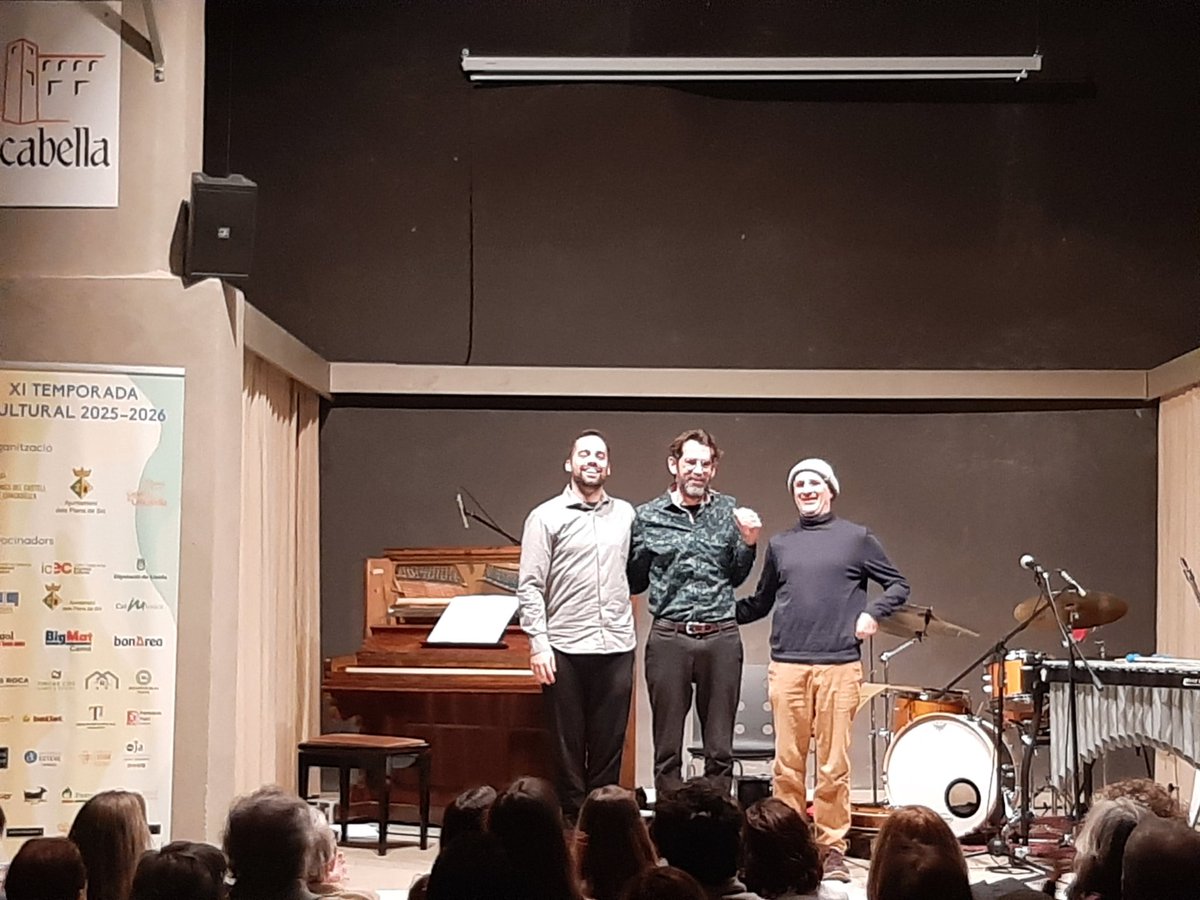 AmicsConcabella's tweet photo. El Yambar-Rossy-Torres Trio va oferir un concert fantàstic ds passat al Castell de Concabella, el 2n del IX JazzConcabella 2026. Amb una gran sensibilitat i profunditat expressiva, van anar canviant d'instruments i oferint sonoritats variades. Enhorabona als 3 i per molts anys! https://t.co/vsBoVCK93s