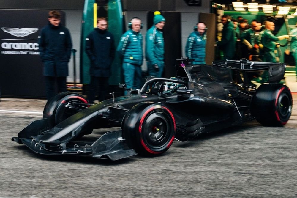 AMFormula1News's tweet photo. 🟢Fernando Alonso on the Barcelona Test

"We found things to improve from Barcelona to Bahrain. Some things are just pure comfort things, in the driving cockpit, seat, feet

There's more things that we need to investigate deeper or improve the cooling or improve the vibrations" https://t.co/WBOsAnNruo