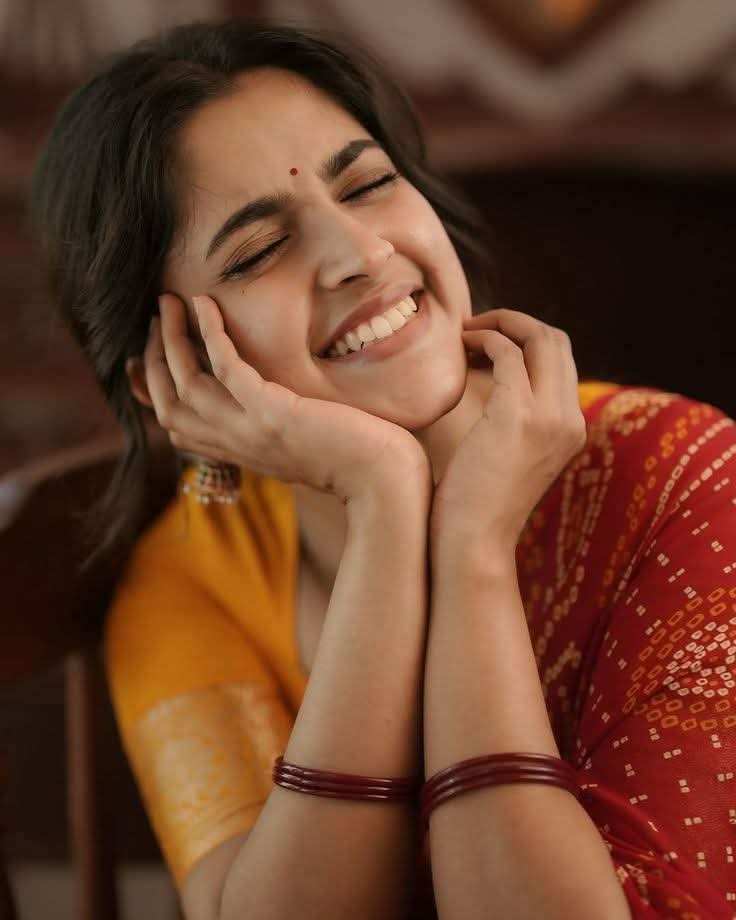 kavi_kadhalan's tweet photo. மெல்லசிரித்து
எனை கொல்லாதே
தனியே
தவிக்கவிட்டு
நீயும் செல்லாதே...
#Karthiktwtz https://t.co/DaWRVXa3c5