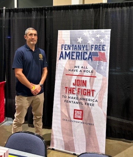 Thank you so much to <a href="/AllenAmericans/">Americans Professional Hockey Club</a> and <a href="/OneCommunityUSA/">One CommunityUSA</a> for inviting the DEA Dallas Field Division to Saturday night’s game. We shared #FentanylFreeAmerica campaign with hockey fans, while promoting safe and healthy communities!